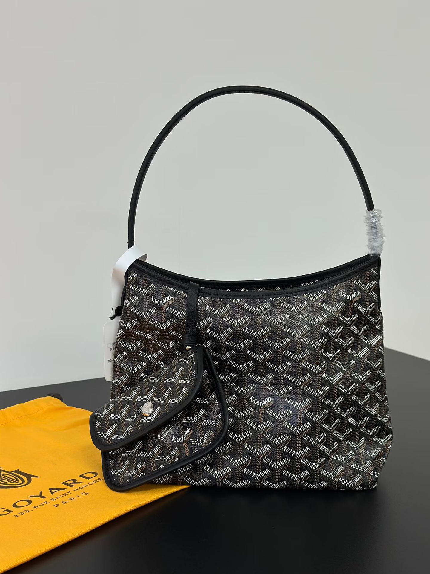 Goyard mini size