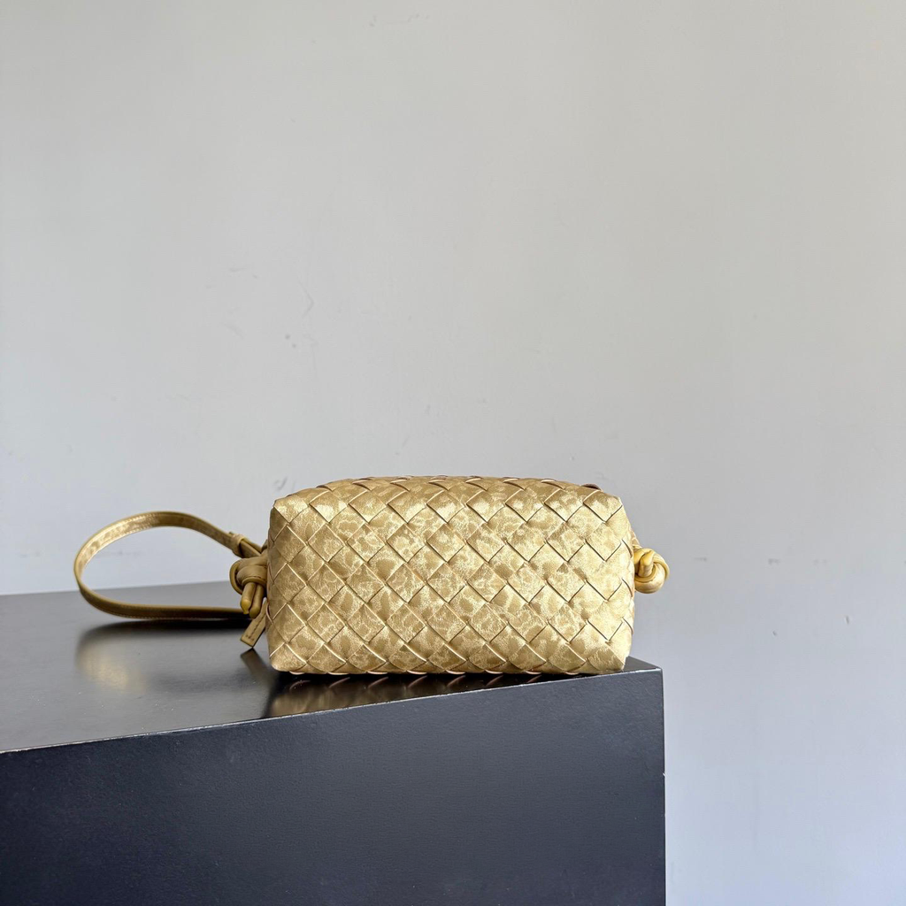 Düğüm Detaylı Altın Çanta