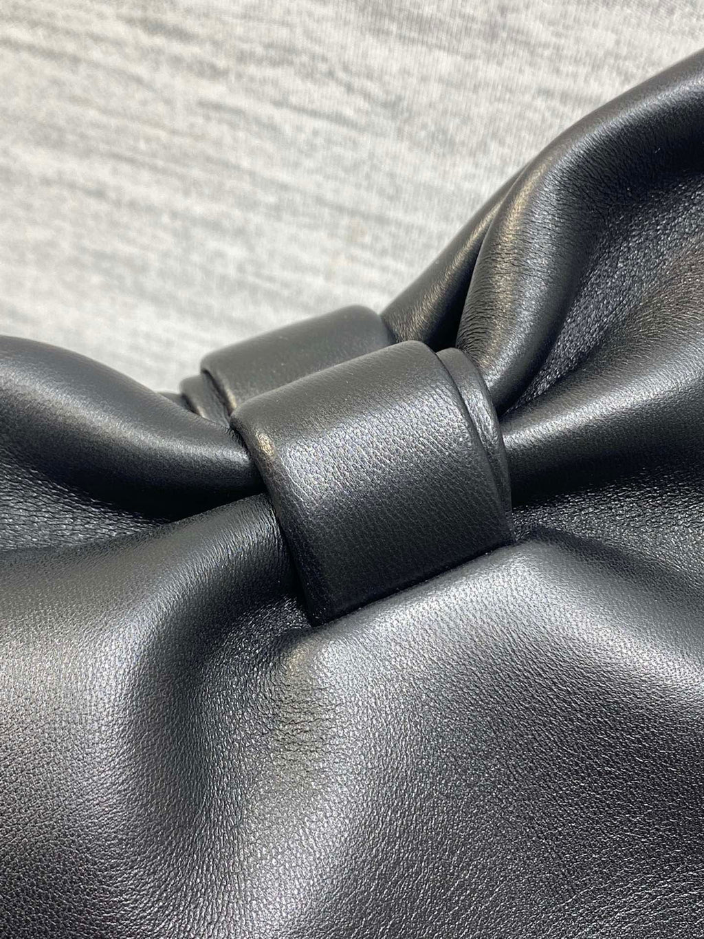 Kurdele Detaylı Siyah El Çantası