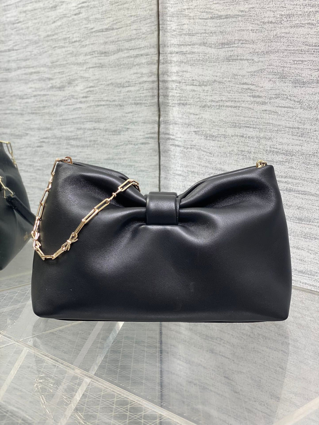 Kurdele Detaylı Siyah El Çantası