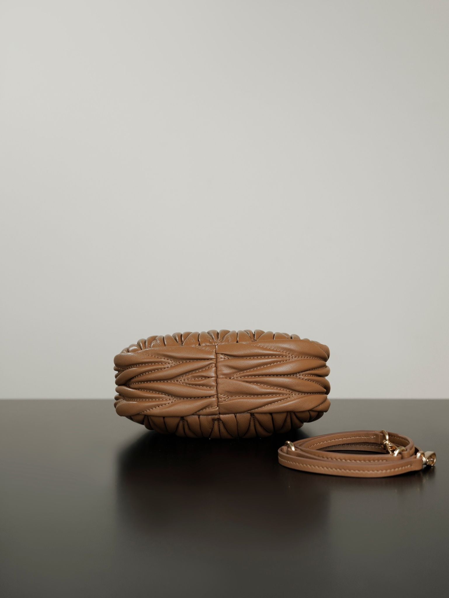 Baklava Desenli Şişme Deri Çanta