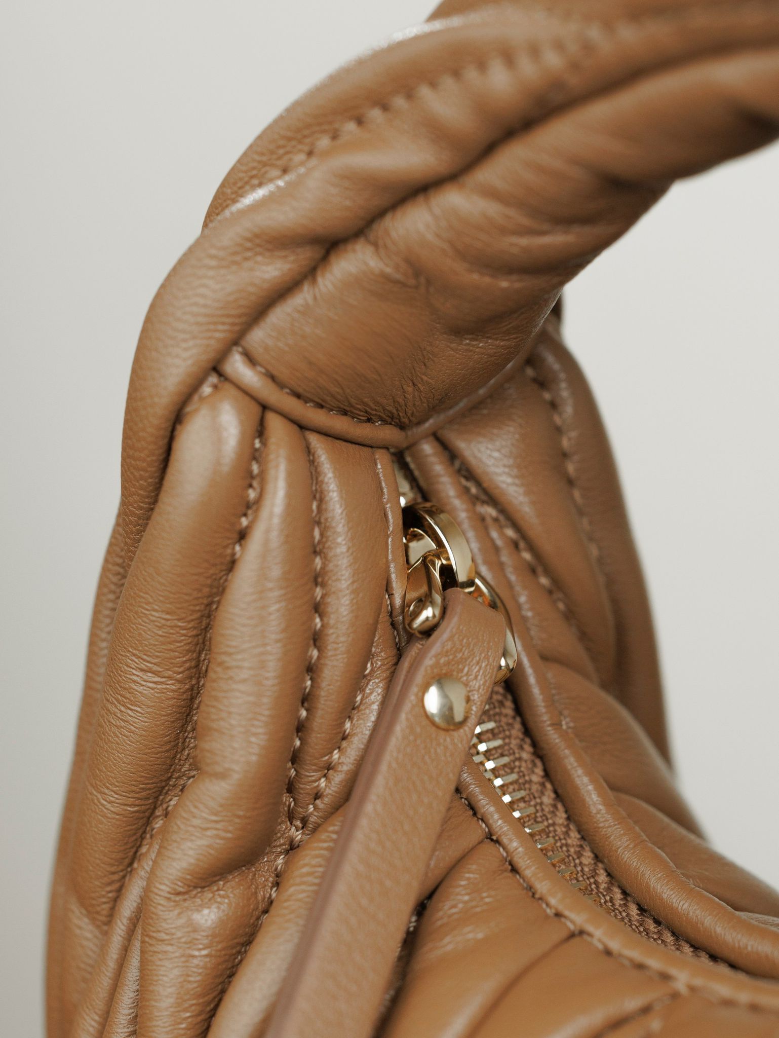 Baklava Desenli Şişme Deri Çanta