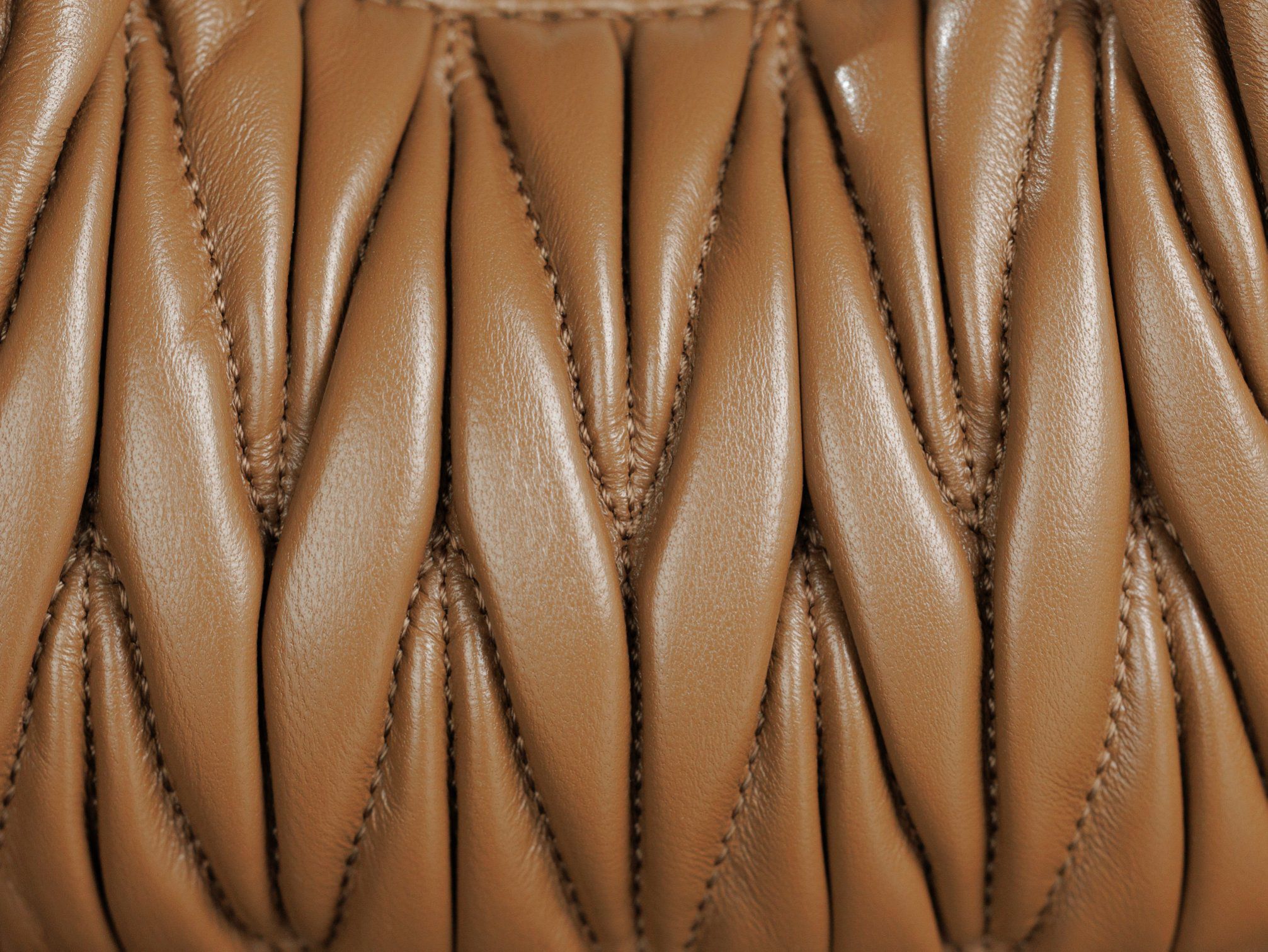 Baklava Desenli Şişme Deri Çanta