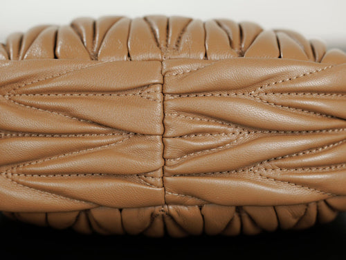 Baklava Desenli Şişme Deri Çanta