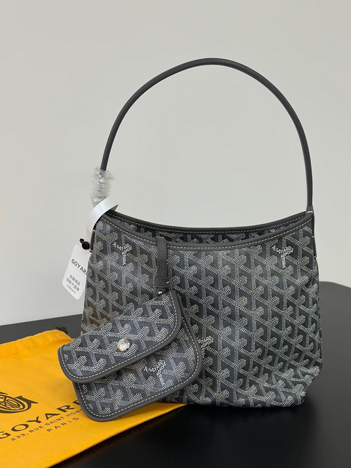 Goyard mini size