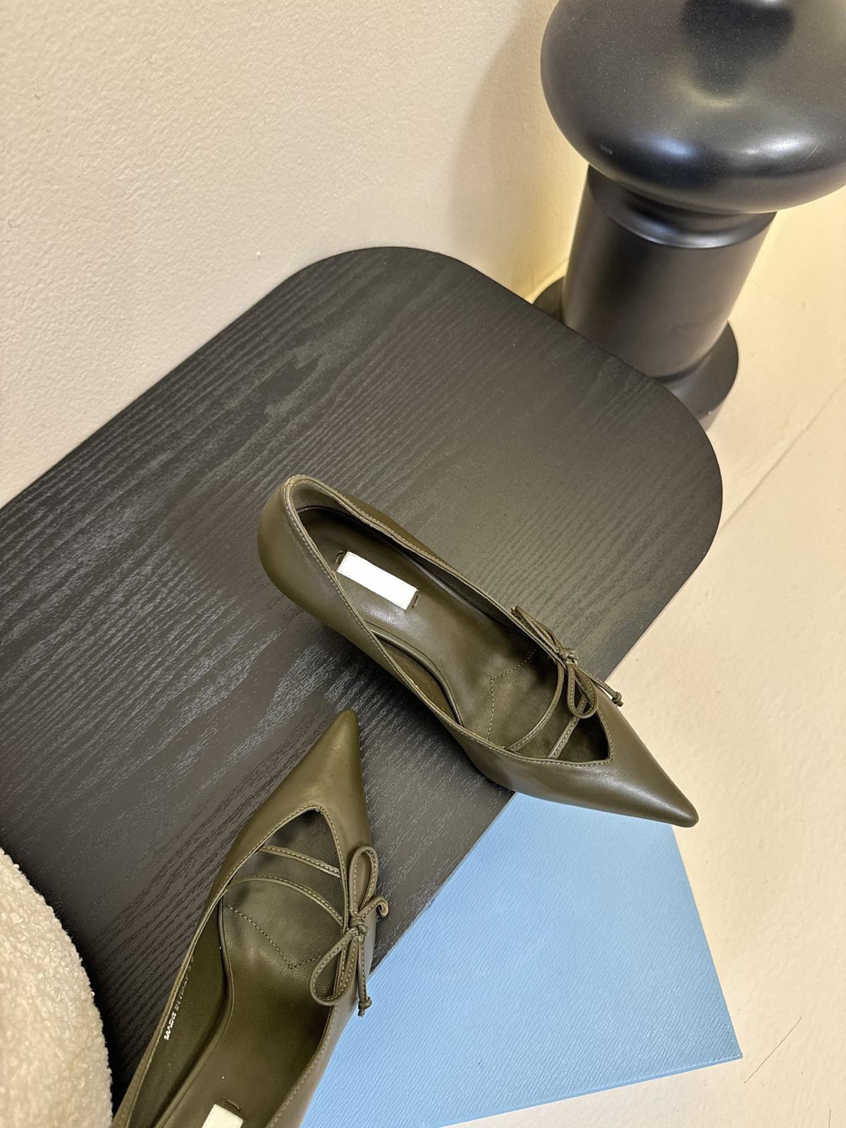 Kurdele Detaylı Topuklu Ayakkabı