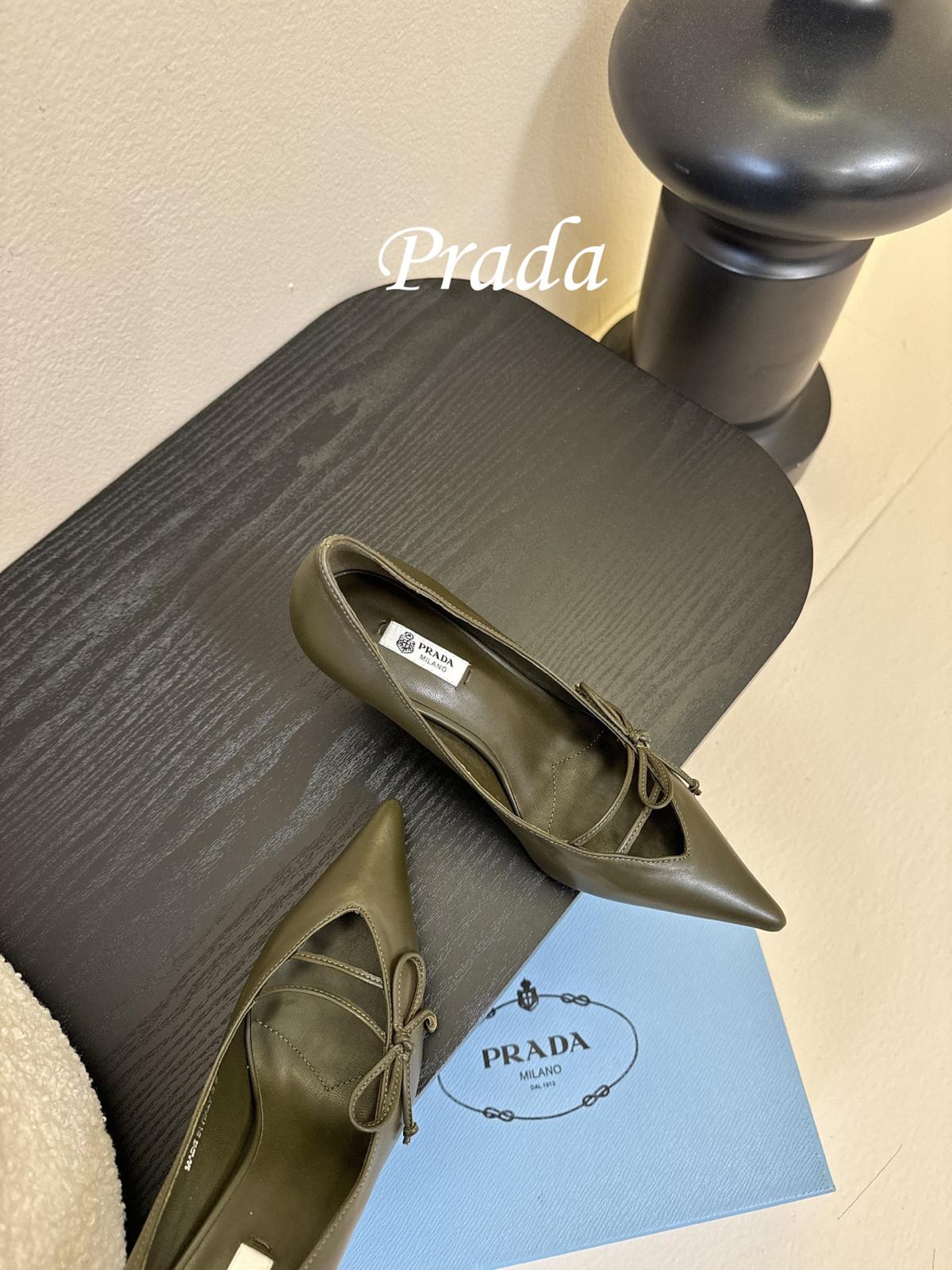 Kurdele Detaylı Topuklu Ayakkabı