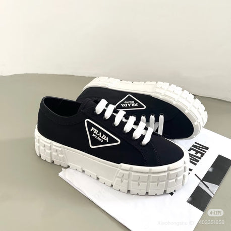 Premium sneakers full box