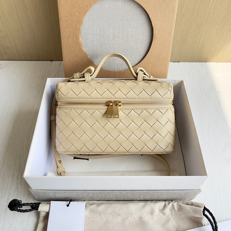 Bej Örgü Çanta