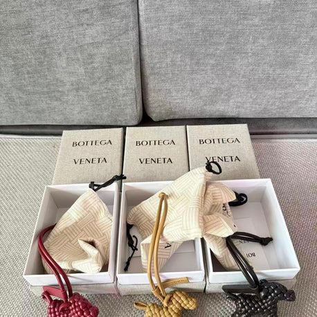 Bottega V çanta aksesuar